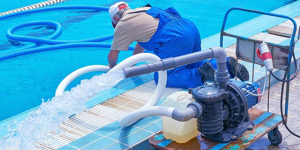 Swimming-Pool-Cleaning